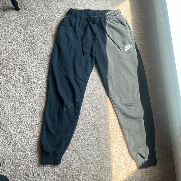 Black Nike joggers - Picture 1 of 2